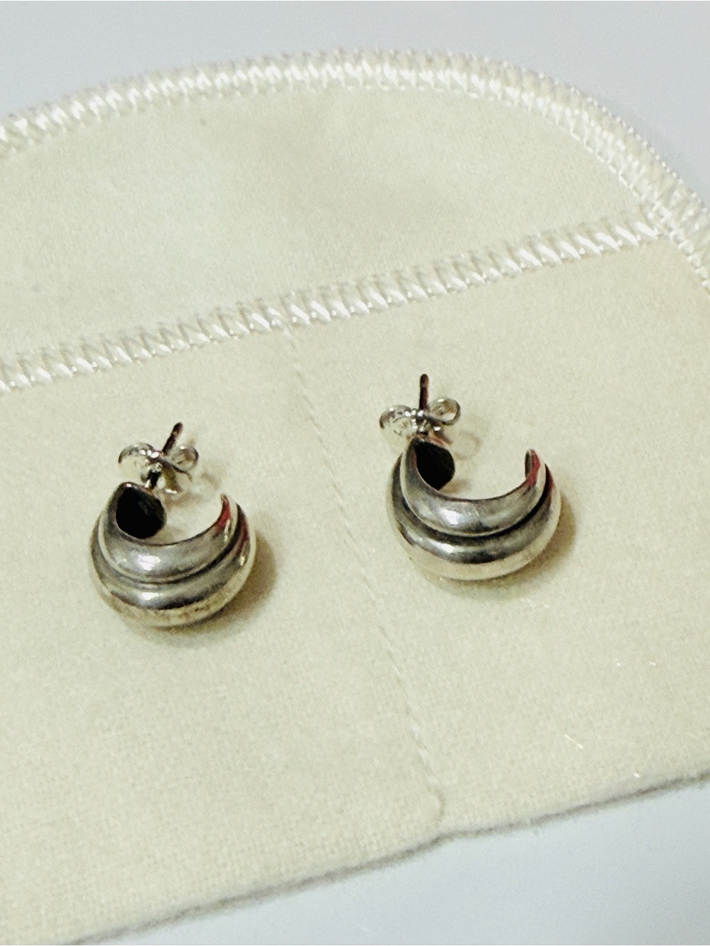 Retired James Avery Artisan Sterling “Trio Beveled" Hoop Earrings - Picture 12 of 13
